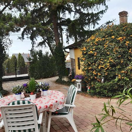 Villa-Magdi Vendégház Revfulop Exterior foto