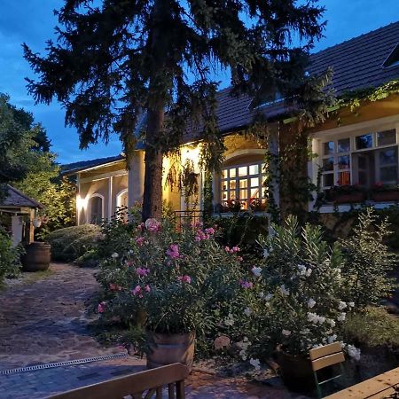 Villa-Magdi Vendégház Revfulop Exterior foto