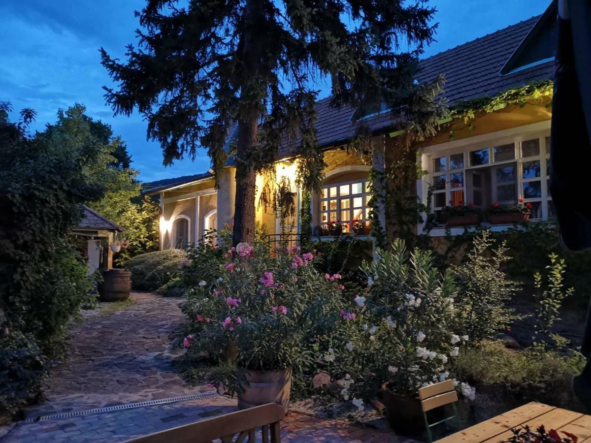 Villa-Magdi Vendégház Revfulop Exterior foto