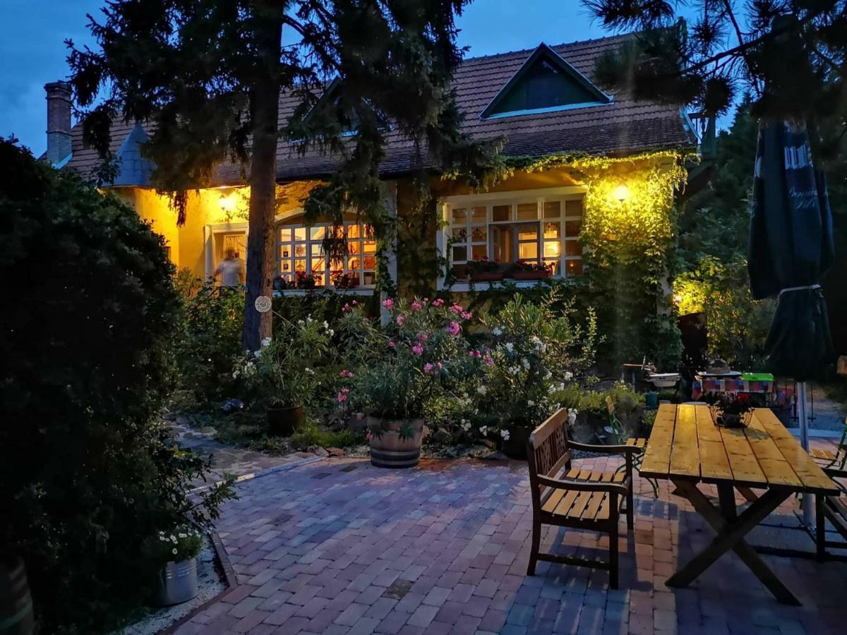 Villa-Magdi Vendégház Revfulop Exterior foto